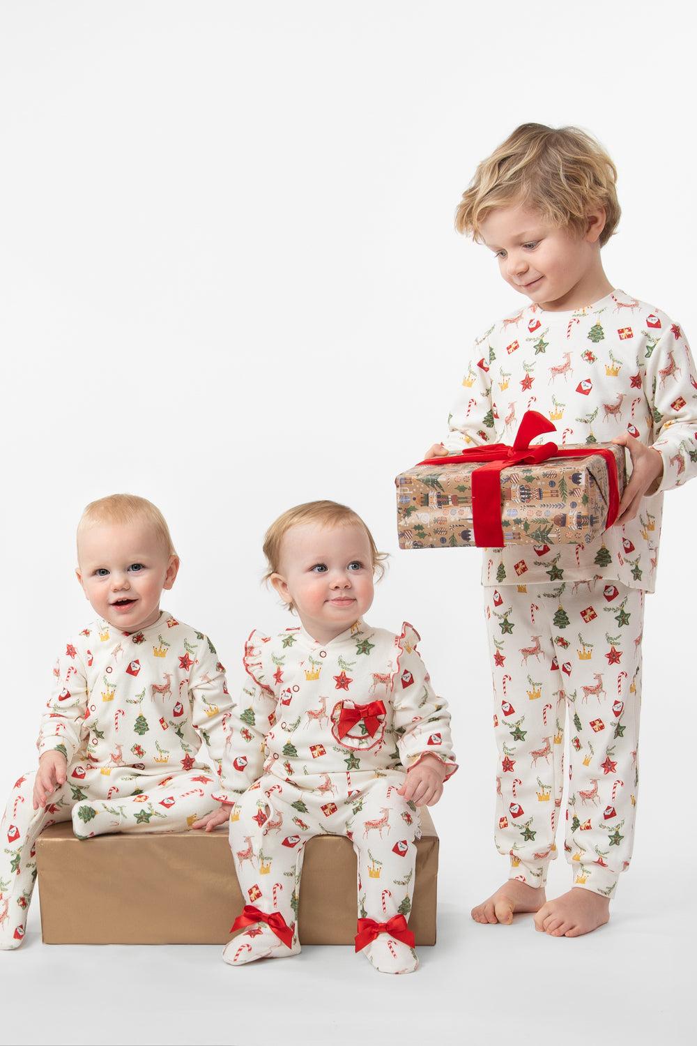 Festive Holiday Two-Piece Pyjama Set with Red Bows and Ruffles